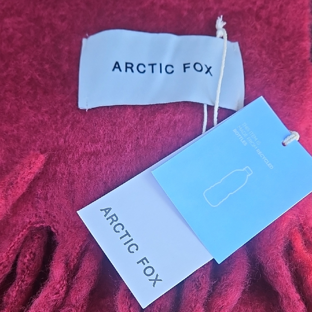 NWT Arctic Fox Red Scarf